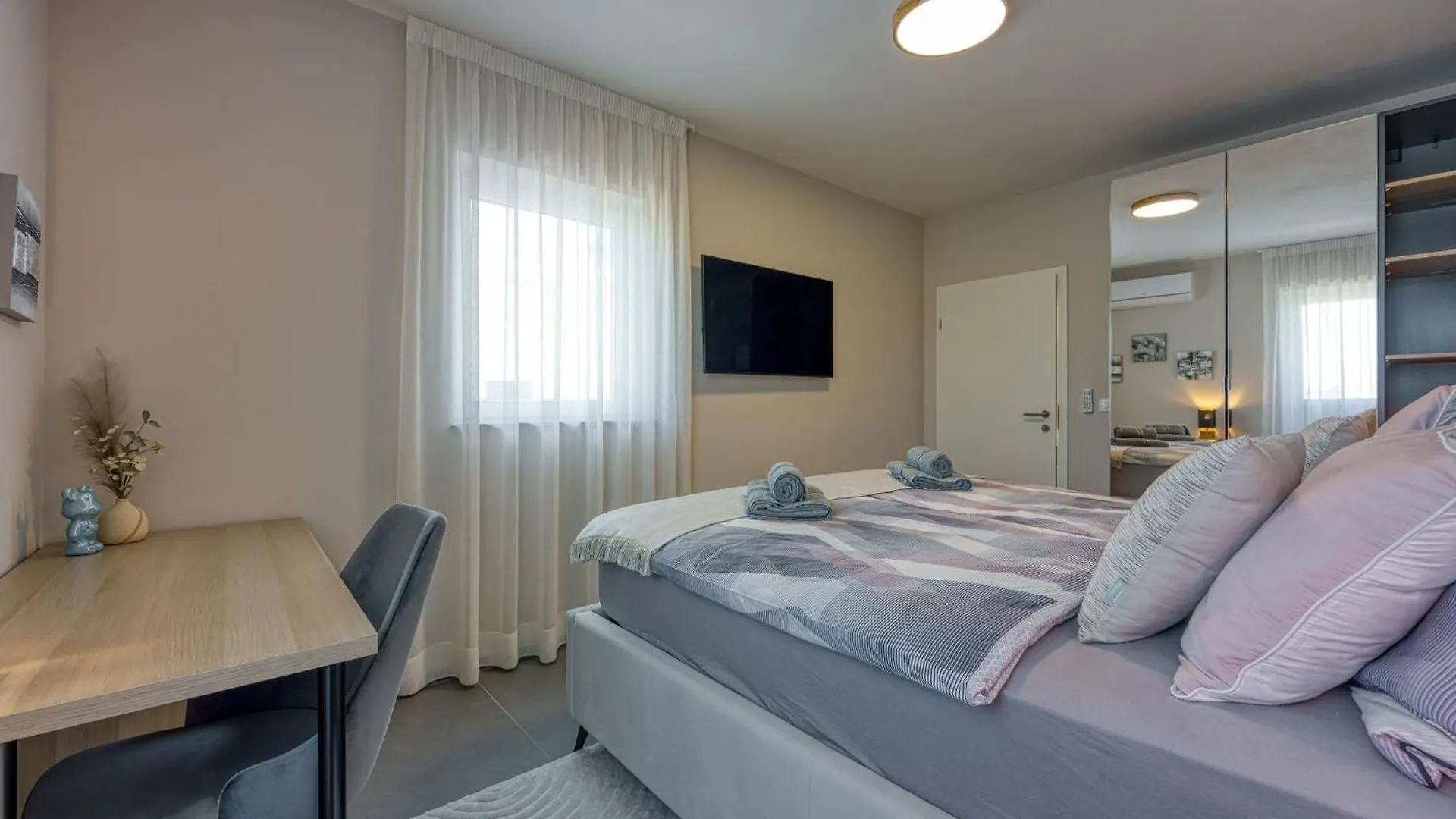 Villa Aria With Heated Pool And Whirlpool - Happy Rentals Poreč